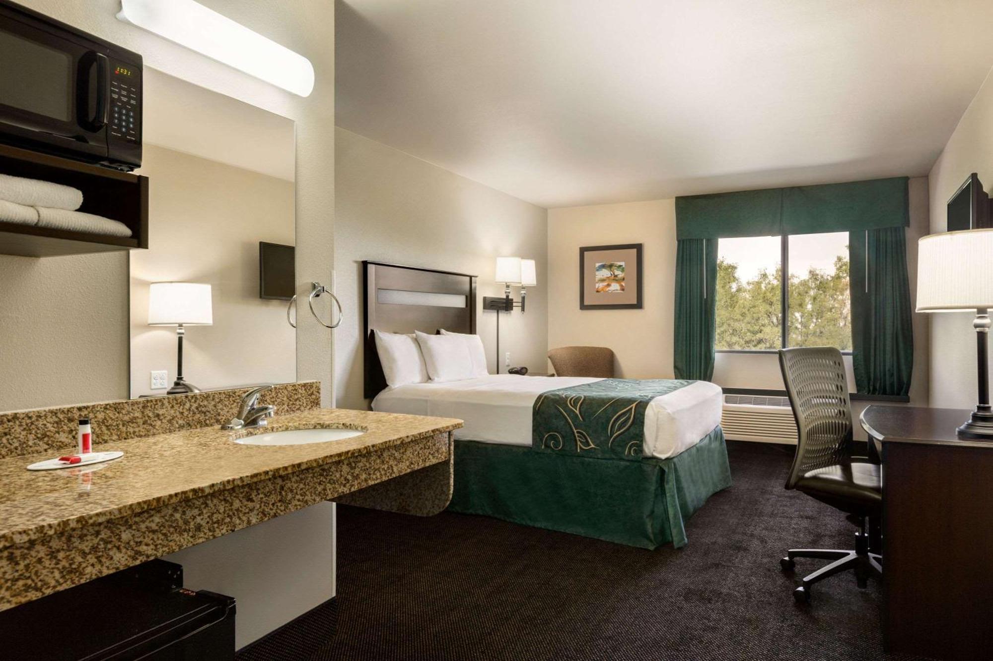 Travelodge By Wyndham Santa Teresa Экстерьер фото