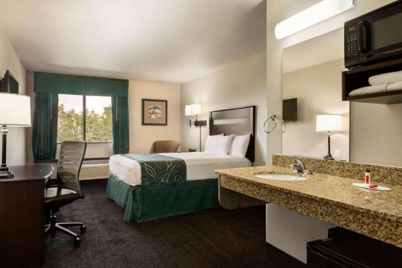 Travelodge By Wyndham Santa Teresa Экстерьер фото